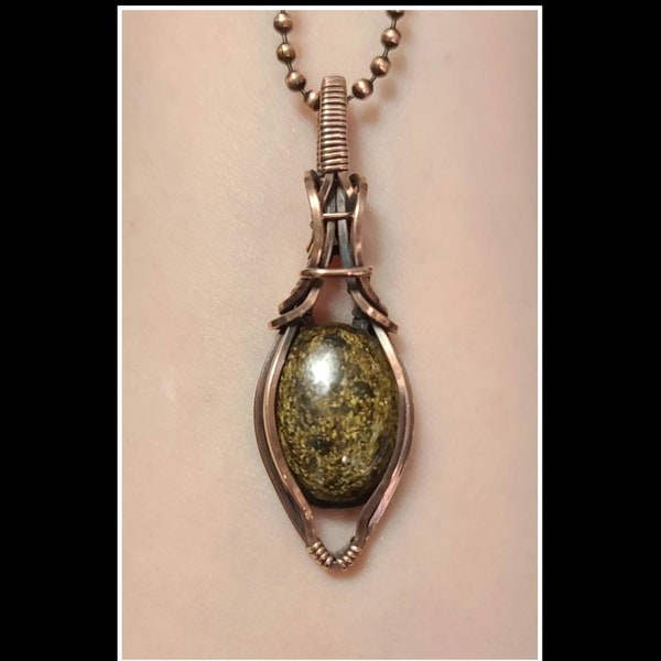 Bronzite pendant in copper