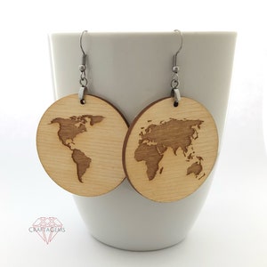 Boucles d’oreilles carte du monde en bois - Ronde - Cercle - Découpe laser - Fils d’oreilles argentés