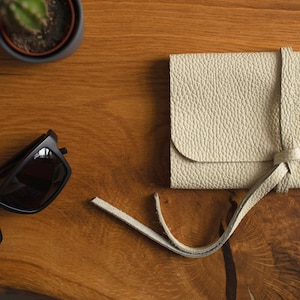 10-Pack Leather Photo Wrap: Cream White Packaging, Client Gift