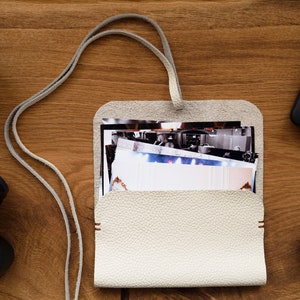 5-Pack White Leather Photo Envelope: 4x6 or 5x7 Prints