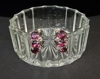 Vintage jaren 60 strass-oorbellen met paarse strassteentjes Mad Man Garden Party