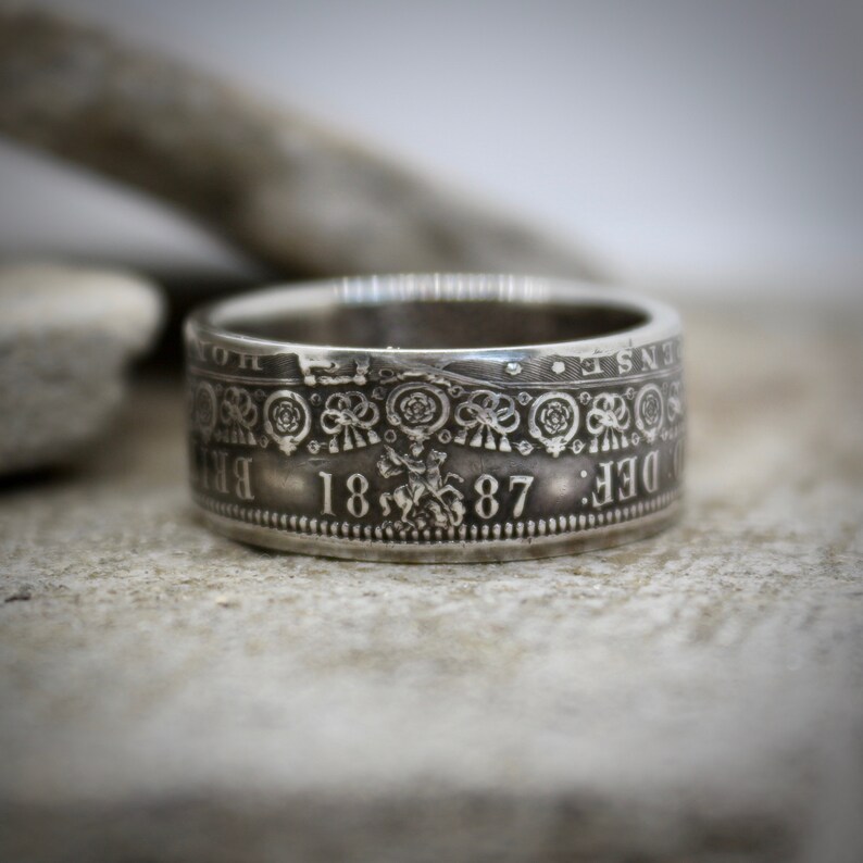 Silver 1887 British Half Crown Coin Ring.