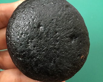 tektite natural smooth surface black meteorite thai space rock rough original indochinite stone 101 g museum specimen rare