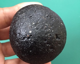 tektite natural smooth surface black meteorite thai space rock rough original indochinite stone 118 g museum specimen rare