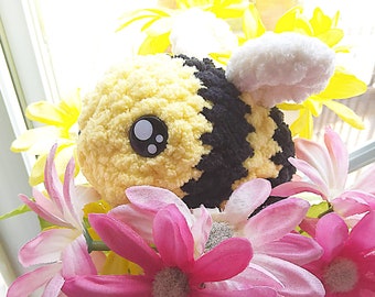 Small amigurumi bee, crochet bee