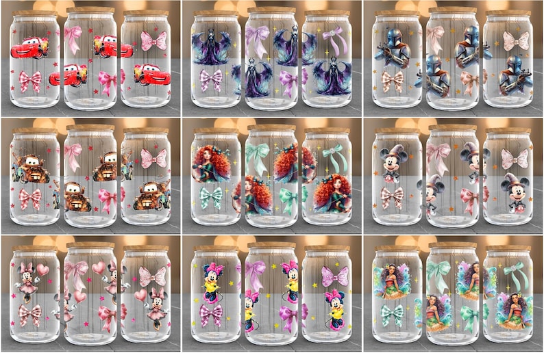 Puede incluir: Vasos de vidrio transparente en forma de lata con tapas de madera, con varios dise&ntilde;os. Los dise&ntilde;os incluyen coches de dibujos animados, personajes de Disney y lazos. Los vasos est&aacute;n decorados con gr&aacute;ficos coloridos y lazos.