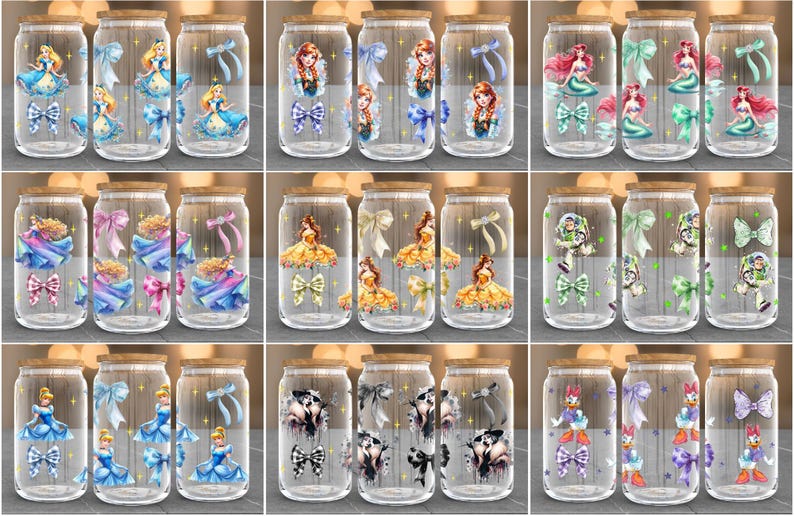 Puede incluir: Vasos de vidrio transparente con tapas de madera, cada uno adornado con un dise&ntilde;o de princesa diferente. Los dise&ntilde;os incluyen Cenicienta, Anna, Ariel y otros, junto con lazos y elementos decorativos. Ideales para los fans de las princesas Disney.