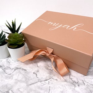 Personalisierte Geschenkboxen mit Band und magnetischem Deckel Vinyl | Besondere Anlässe Luxus Individueller Geschenkkorb Jeder Name Tasche Andenken Geschenk Erinnerung