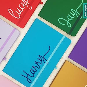 Quaderno personalizzato con nome in vinile / Quaderno A5 con copertina rigida e carta a righe, regalo perfetto per scuola, lavoro, insegnanti / Cancelleria personalizzata