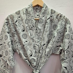 Zwart-witte dameskimonogewaad, blokprint, kamerjas, bloemenprint kimono bruidsmeisjesgewaad, bedekken, zwangerschapsjurk, cadeau voor haar