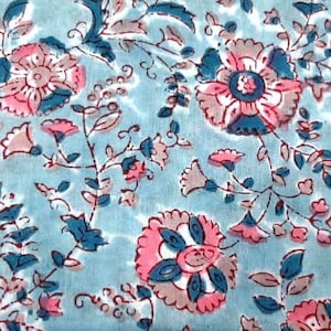 Tessuto stampato indiano blu e rosa, tessuto con stampa floreale, tagliato su misura, tessuto per abiti, tessuto per trapuntatura, tessuto per cucire, tessuto per tappezzeria, cotone morbido