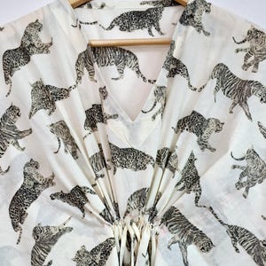 Vestido caftán verde blanquecino con estampado de tigre y leopardo para mujer, vestido caftán largo, ropa de estar, pareo de playa, talla grande, caftán con estampado animal, bata.