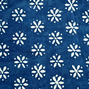 Tecido azul índigo vendido por metro, tecido de algodão com estampa em bloco, tecido com estampa floral para costura de vestidos, patchwork, cortinas e estofados. imagem 7