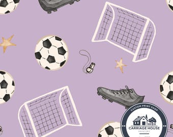 Könnte beinhalten: Ein hellviolettes Stoffmuster mit schwarz-weißen Fußbällen, grauen Fußballschuhen, hellvioletten Fußballtoren, einer silbernen Pfeife und kleinen beigen Sternen. Ein kreisförmiges Logo in der Ecke zeigt Custom Print Shop Carriage House Printery since 2018 Carroll, Ohio.