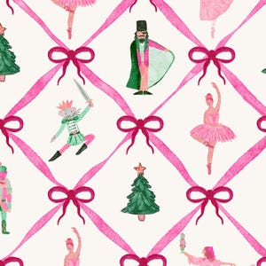 Könnte beinhalten: Aquarellmuster mit Szenen aus dem Nussknacker-Ballett. Das Design umfasst Ballerinas, einen Nussknacker, einen Mäusekönig und Weihnachtsbäume, alles vor einem weißen Hintergrund mit rosa Schleifenakzenten.
