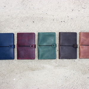 Couverture personnalisée de carnet de voyageurs A6, portefeuille personnalisé de notes de champ en cuir, couverture de poche Moleskine personnalisée. Notes de terrain de 5 po x 5,5 po
