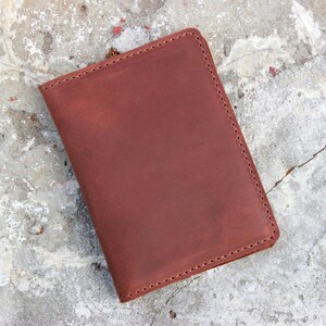 Leather passport holder, Personalized passport cover, Passport wallet for men, Groomsmen gift, custom passport cover