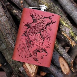 Lucky Koi Fisch Leder Flachmann 9oz Gewickelt Flachmann Bräutigam Geschenk personalisiert Flachmann Graviert Stahl Koi Flachmann Hochzeit Bräutigam