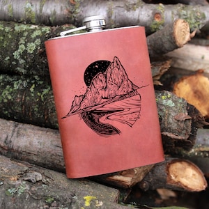Frasco de cuero personalizado de montaña, Sello de padrinos de boda, Flask grabado, Hip Flask, Custom Flask, Monogrammed Flask, Matraz para padrinos de boda