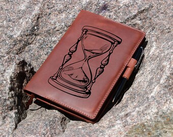 Weihnachtsgeschenk 2023, Traveler Notizbuchhülle, Sanduhr Leder A5 Hülle, Geschenk 2021, Leder Notizbuch Hülle A5, Leder Journal, Geschenk