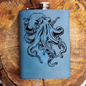Bläckfiskkolv, tentakelkolv, specialdesignad läderinklädd kolv med Kraken/Bläckfiskdesign, 237 ml rostfritt stål. Lasergraverad nordisk kolv
