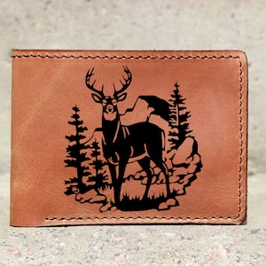 Rustikales Leder Portemonnaie für Herren. Personalisierte Handgravierte Outdoor Bi-Fold. Kostenloser Versand! Personalisieren. Vintage Leder. Reh Jagd Portemonnaie