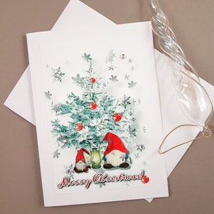 Ilustración de tarjeta de felicitación de feliz navidad con los gnomos, saludo divertido de Navidad, tarjeta de regalo original para ella para él, saludo navideño