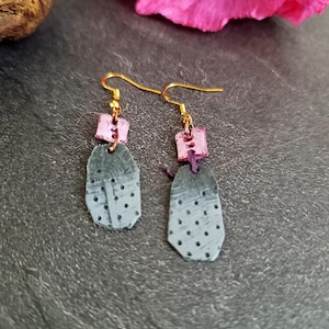 mini pendenti,, orecchini colorati piccoli pezzi unici di gioielli fatti a mano.