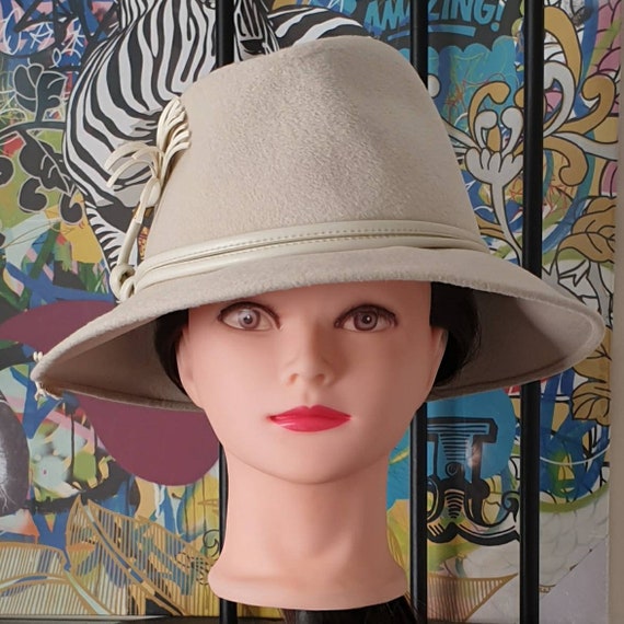 Ladies Ivory Velour Felt Fedora With 