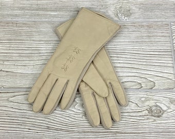 Vintage Wrist Length Leather Gloves; Vintage Ladies Driving Gloves; Vintage Winter Cream Gloves; Vintage Wool Lined Gloves (MAE)