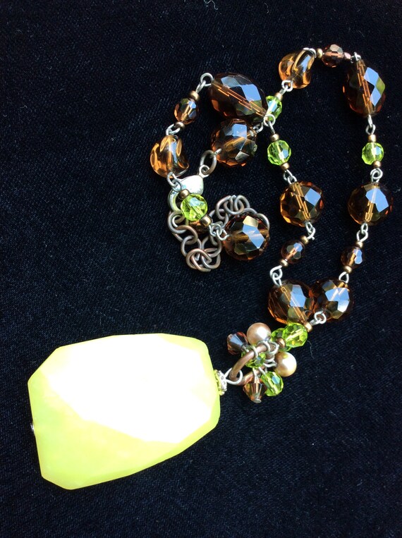 Olive jade and glass beaded vintage necklace.Face… - image 4