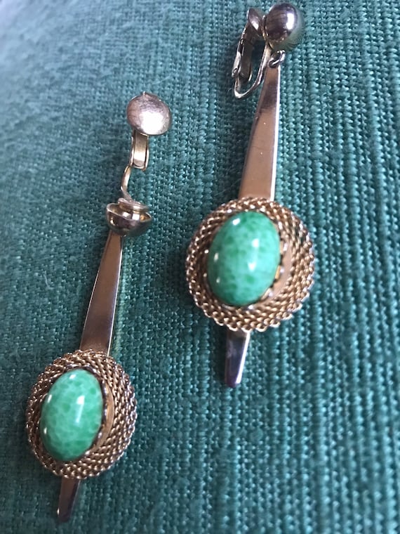 Sixties Czech/Peking glass clip on earrings vintag