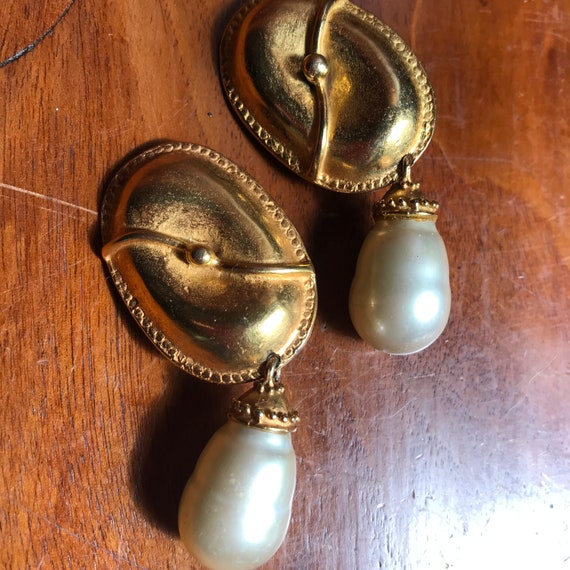 Eighties Jaded pearl clip earrings - image 4