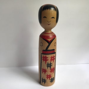 Lalka Kokeshi tradycyjna drewniana lalka japońska sztuka ludowa drewniana zabawka drewniana lalka