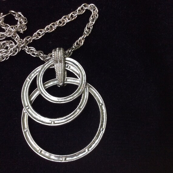Avon rhinestone seventies circle necklace - image 2