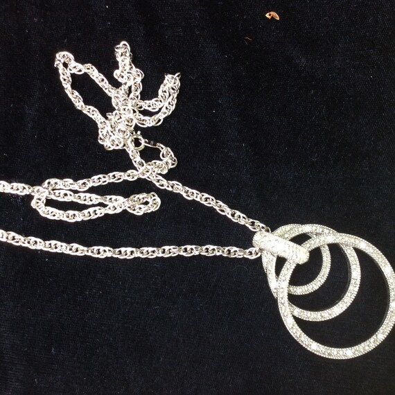 Avon rhinestone seventies circle necklace - image 3