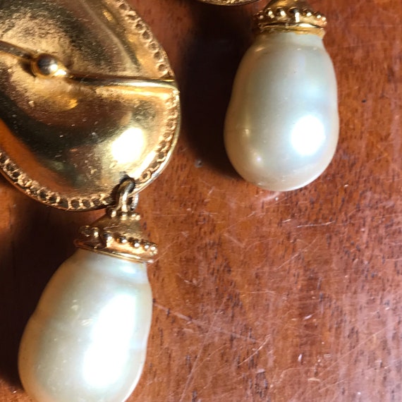 Eighties Jaded pearl clip earrings - image 1