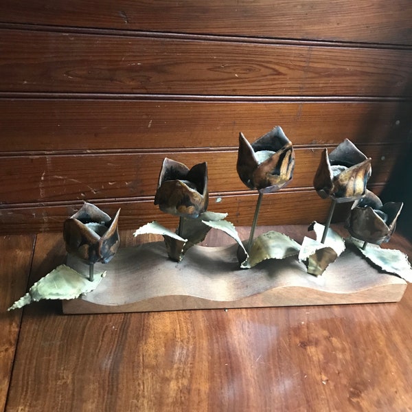 Candelabro floral vintage de Winifred Cole, escultura de metal de los años 70