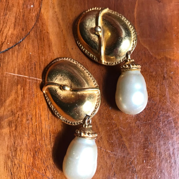 Eighties Jaded pearl clip earrings - image 5