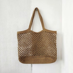 Raffia Netztasche in dunkle Senffarbe, Sommer Bast Tasche, Häkeltasche für Frauen