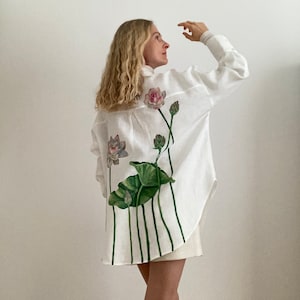 Lotus flower shirt, Hand painted boxy linen top, Lotus themed gift, Birth flower shirt, TO ORDER