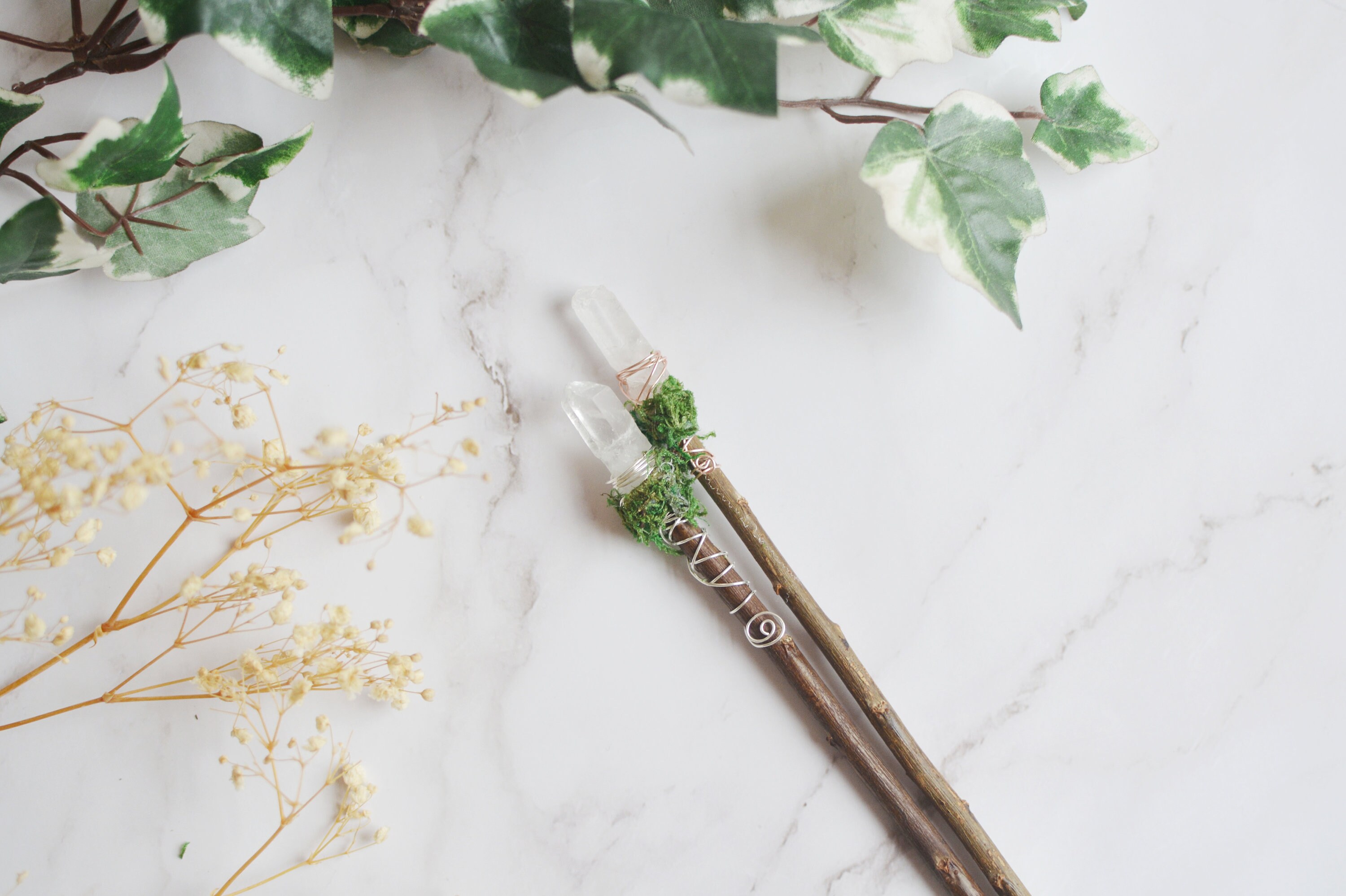 Kristal en Wilgen Wand, Magie, Prop, Decor, Mos, Natuur, Cadeau voor Haar,  Cottagecore - Etsy België, image size:3000x1998