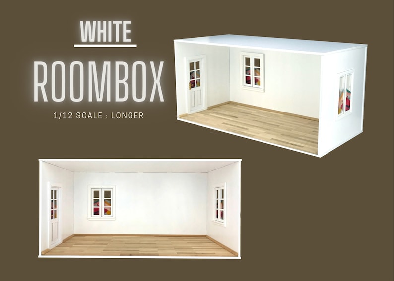 K&ouml;nnte beinhalten: Wei&szlig;es Roombox-Puppenhaus mit einer T&uuml;r, zwei Fenstern und einem Holzboden. Das Roombox ist im Ma&szlig;stab 1:12 und l&auml;nger als breit.