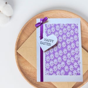 Carte de Pâques / Anniversaire / Merci / Je t'aime fait main - Carte de voeux florale personnalisée pour le printemps, violet pastel avec ruban et perles