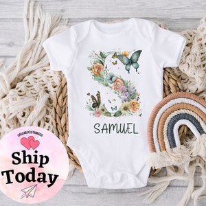 Custom Baby name Onesie®, Personalized Onesie®, Floral baby name bodysuit, Personalized Baby Girl, Baby boy toddler shirt, Cute Daisy Name