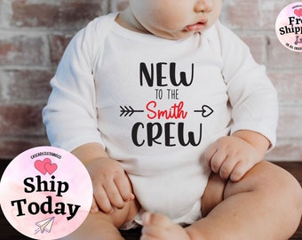 Personalisierter New To The Crew Onesie®, New To The Crew Custom Baby Bodysuit, New To The Crew Kleinkind Shirt, Baby-Dusche-Geschenk, New To The Crew