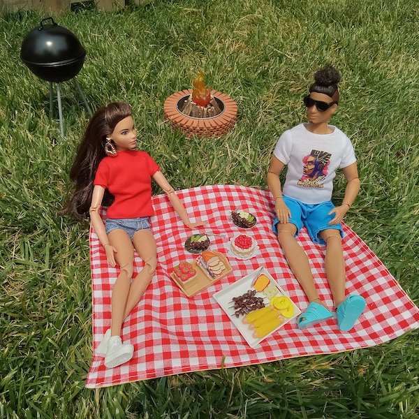 1:6 scale doll picnic blanket, reversible picnic blanket, 1/6 scale doll accessories