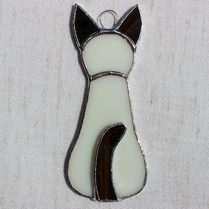 Small stained-glass cat, Siamese, brown ears and tail
