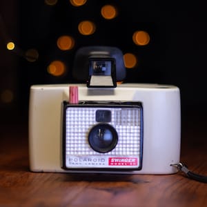 The Swinger Model 20 Vintage Polaroid Roll Film Land Camera