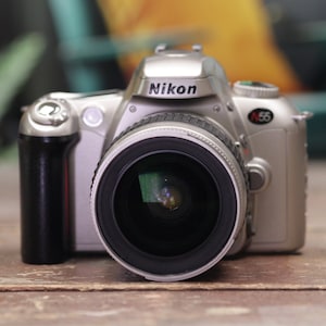 Swarovski N55 35 mm SLR Film Kamera mit 28-80 mm Zoom